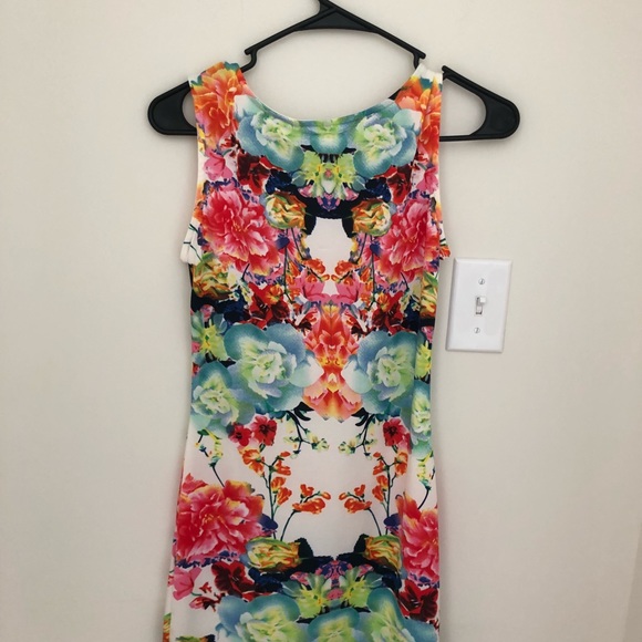 CLOSET CLEAROUT Floral Body Con Dress - Picture 2 of 3